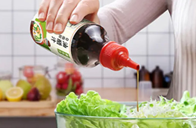 2005년에 설립되어 13000평방미터의 표준 공장 건물을 보유하고 있으며 화장품 포장 재료 기업 중 하나에서 연구 개발, 생산 및 판매를 수행하고 있습니다.